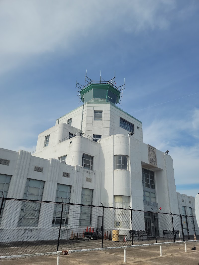 1940 Air Terminal Museum - Photo 2