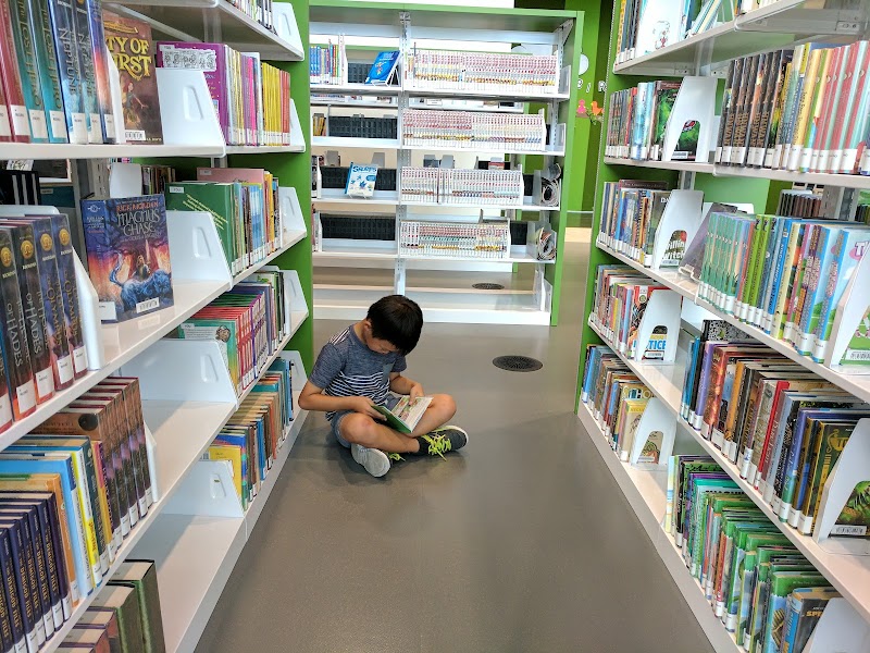 Alice McKean Young Neighborhood Library - Photo 4
