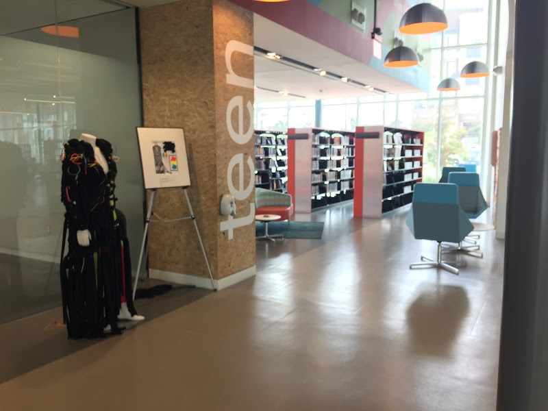 Alice McKean Young Neighborhood Library - Photo 7