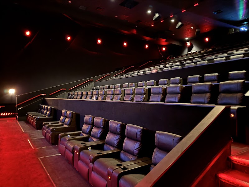 AMC River East 21