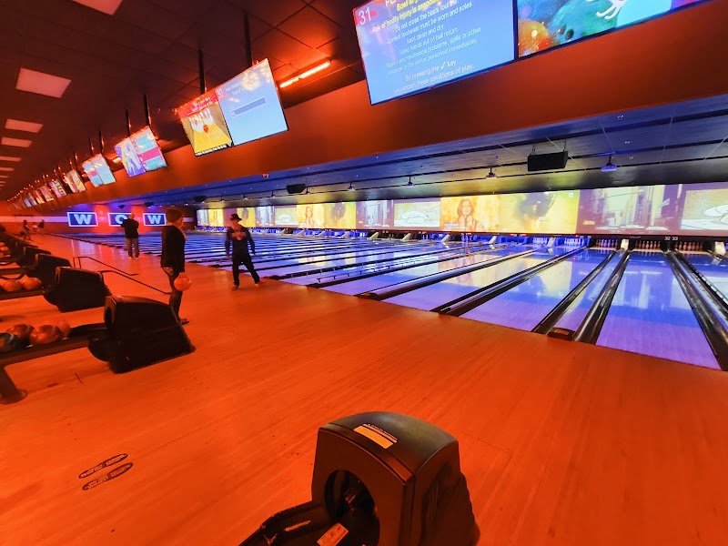 Bowlero Cerritos