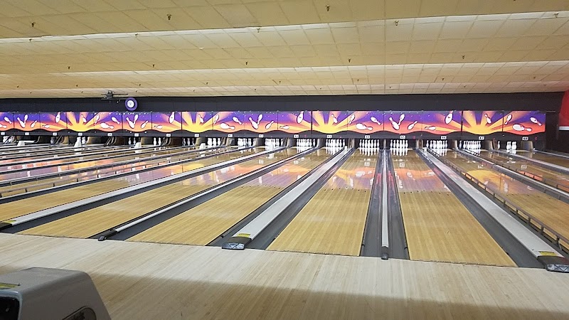 Bowlero Englewood