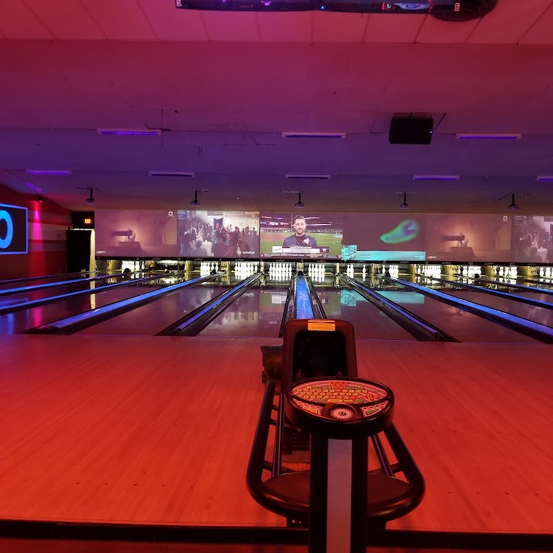 Bowlero Highland Hills