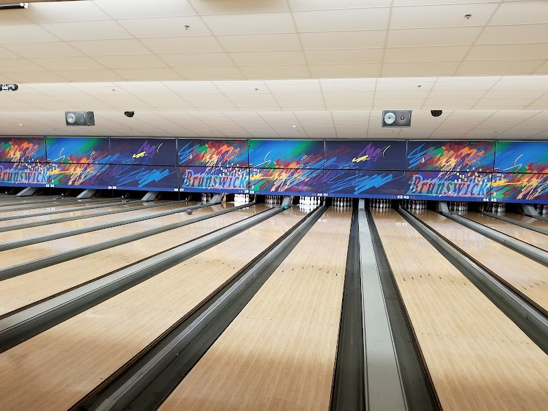 Bowlero River Grove