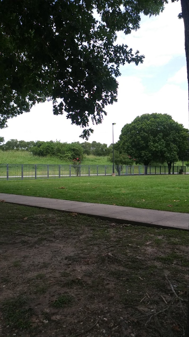 Brewster Park - Photo 4