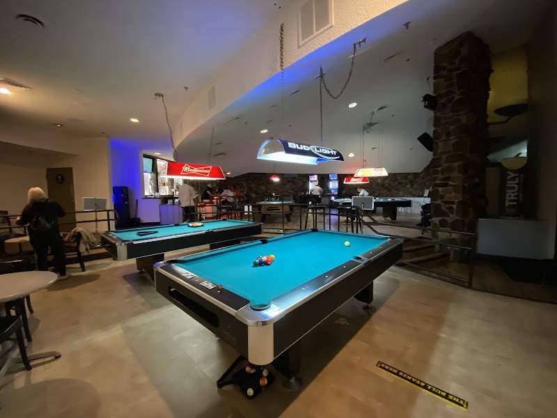 Candlerock Lounge & Billiards