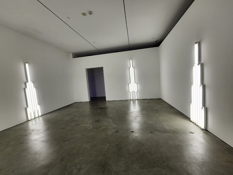 Dan Flavin Installation at Richmond Hall - Photo 2