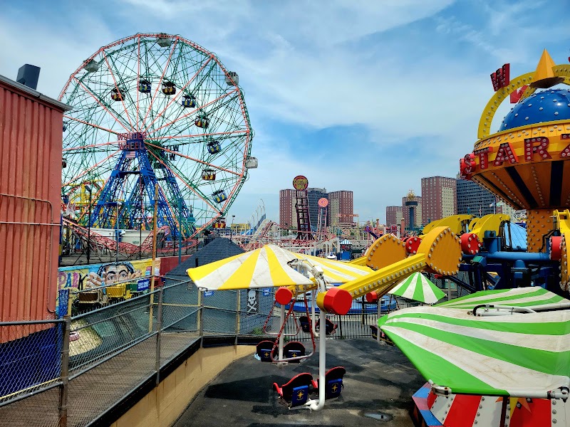 Deno's Wonder Wheel Amusement Park