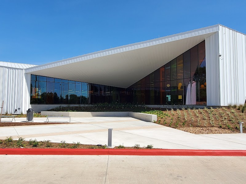 Dr. Shannon Walker Neighborhood Library - Photo 3
