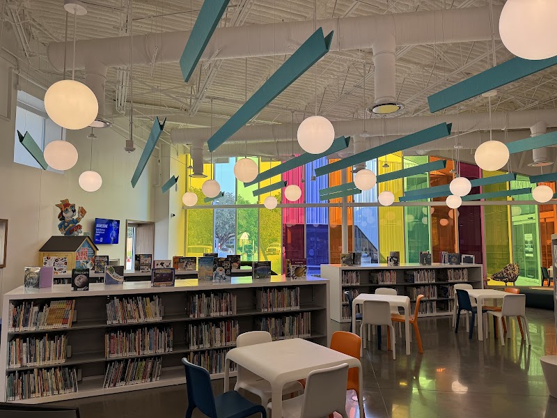 Dr. Shannon Walker Neighborhood Library - Photo 4