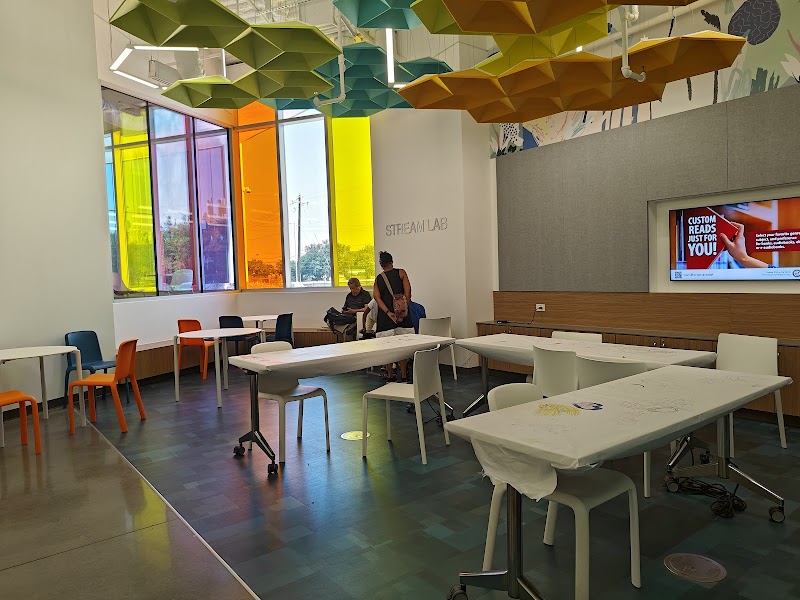 Dr. Shannon Walker Neighborhood Library - Photo 8