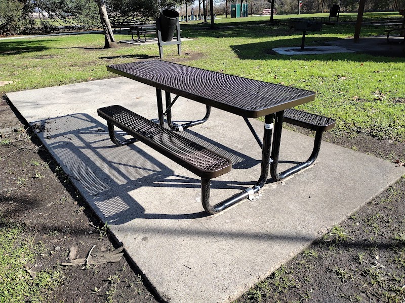Earl Henderson Park - Photo 4