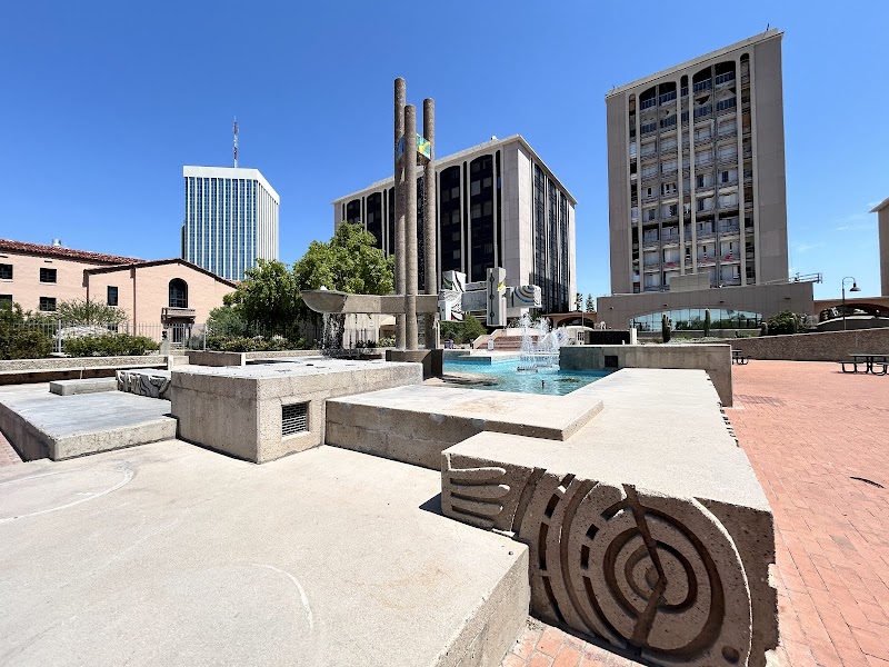 El Presidio Plaza