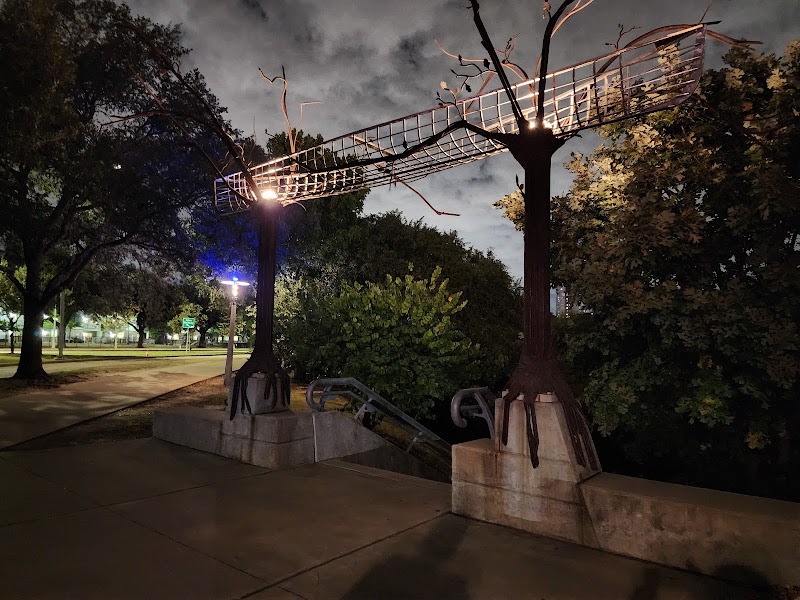 Eleanor Tinsley Park - Photo 10