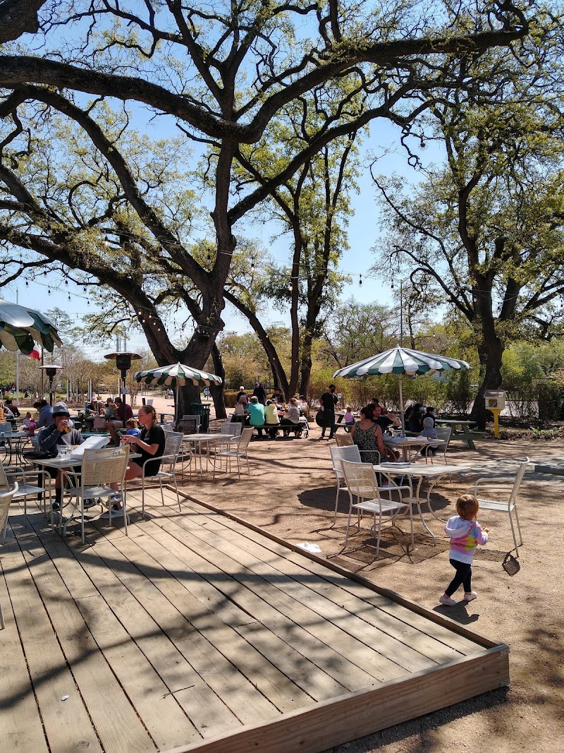 Evelyn's Park - Photo 2