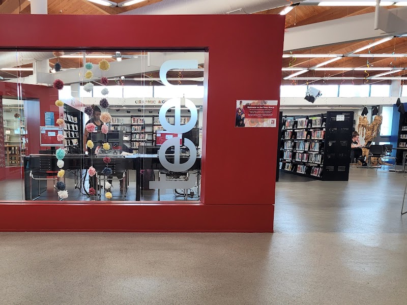 Everett Collier Regional Library - Photo 10