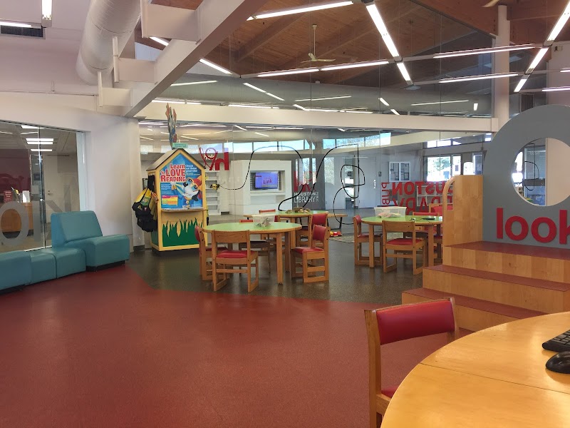 Everett Collier Regional Library - Photo 5