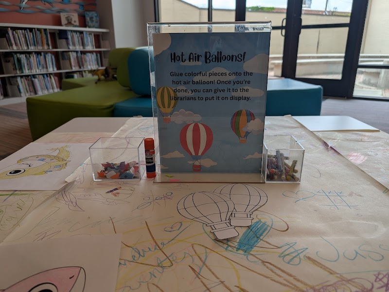Flores Neighborhood Library - Photo 4