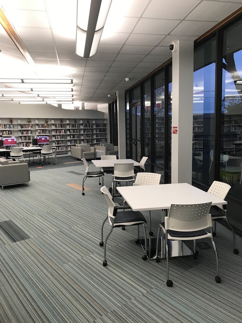 Flores Neighborhood Library - Photo 7