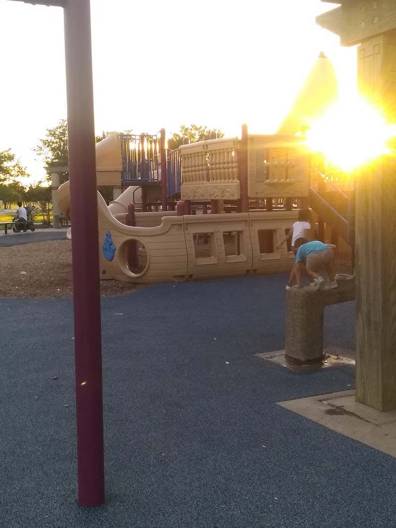 George Bush Park Childrens Playground - Photo 9