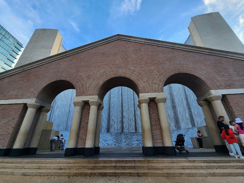 Gerald D. Hines Waterwall Park - Photo 5