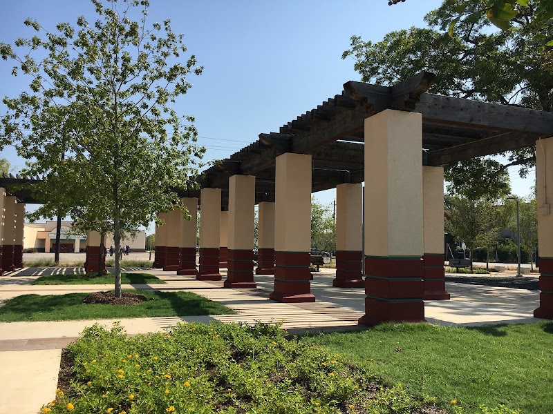 Guadalupe Plaza Park - Photo 4