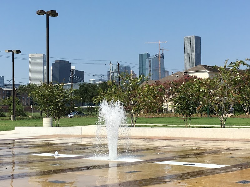 Guadalupe Plaza Park - Photo 7