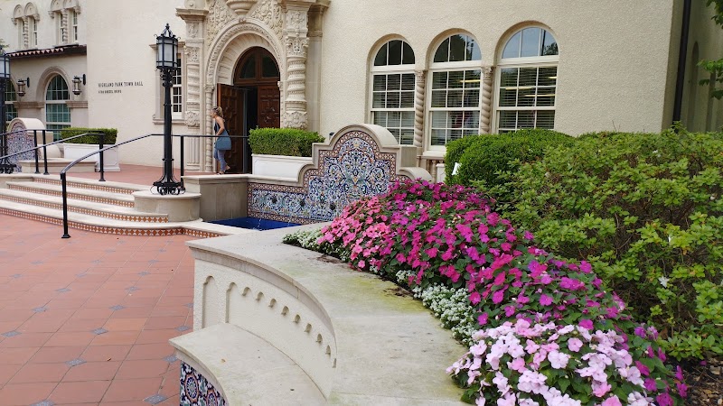 Highland Park Harvey R. "Bum" Bright Library - Photo 3
