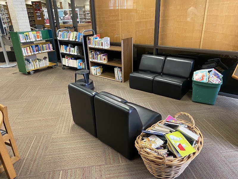 Hillendahl Neighborhood Library - Photo 10