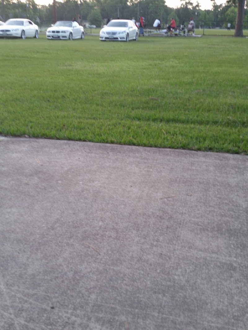 Houston Gardens Park - Photo 3