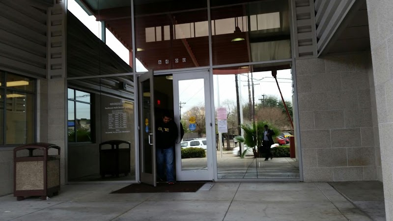 HPL Express Southwest Library - Photo 4