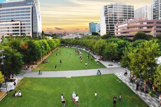 Klyde Warren Park - Photo 2