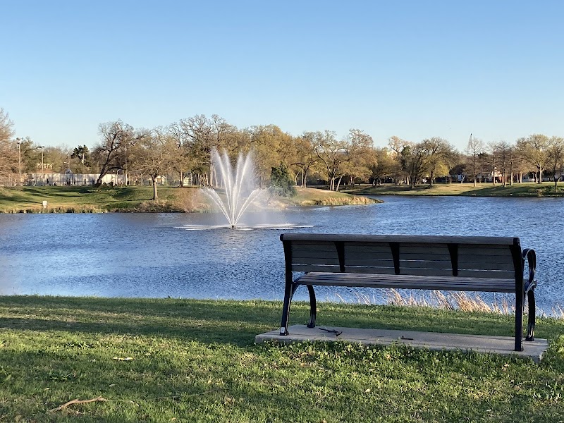 Lake Cliff Park - Photo 3