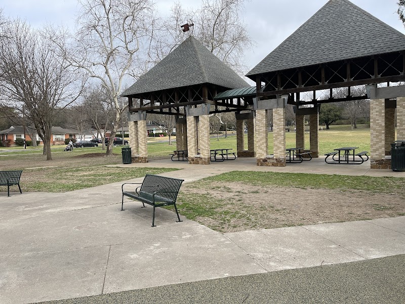 Lindsley Park - Photo 4