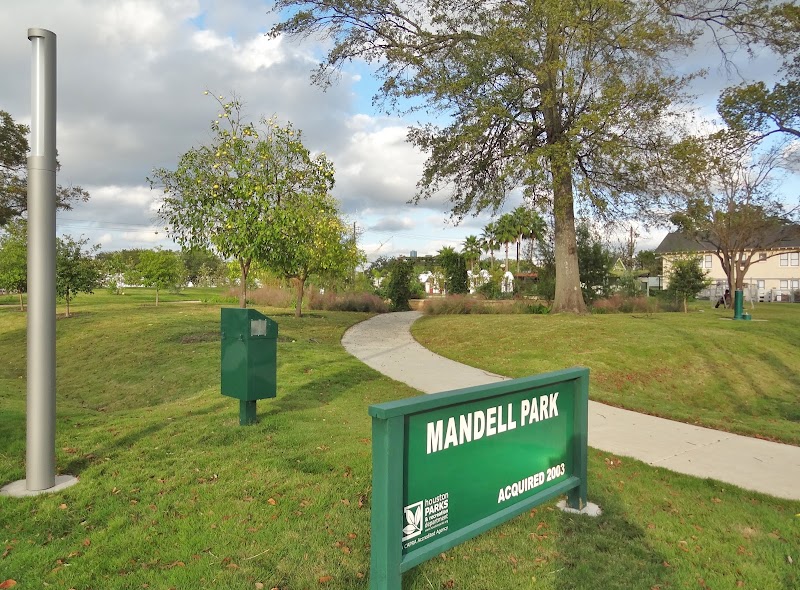 Mandell Park - Photo 2