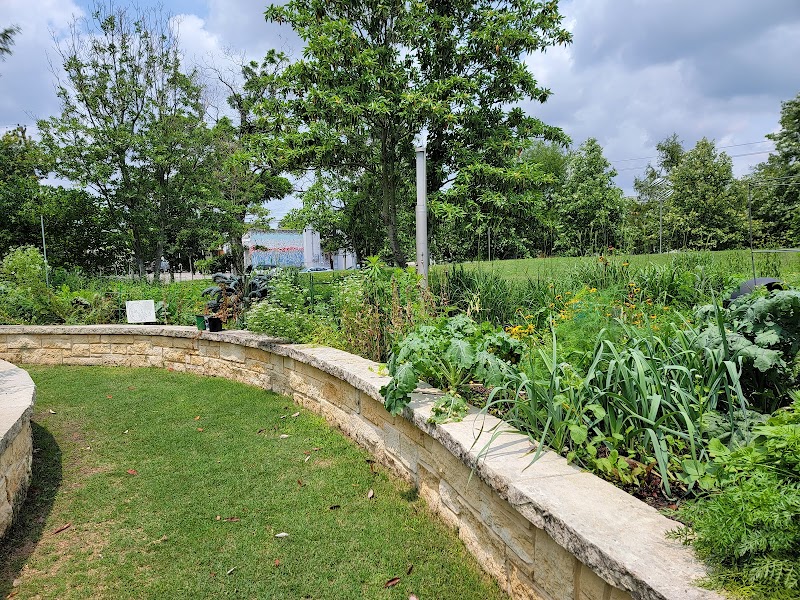 Mandell Park - Photo 3