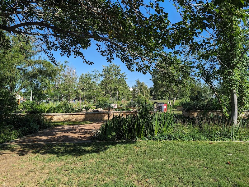 Mandell Park - Photo 4