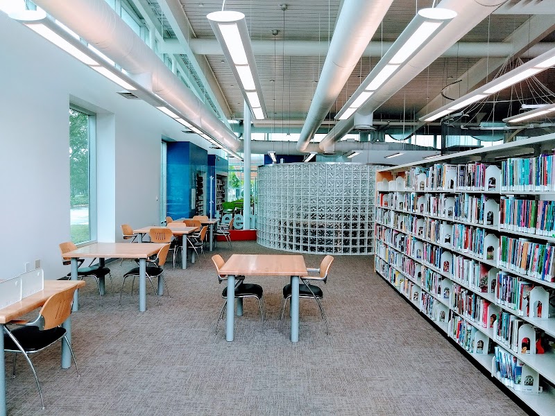 McGovern-Stella Link Neighborhood Library - Photo 3