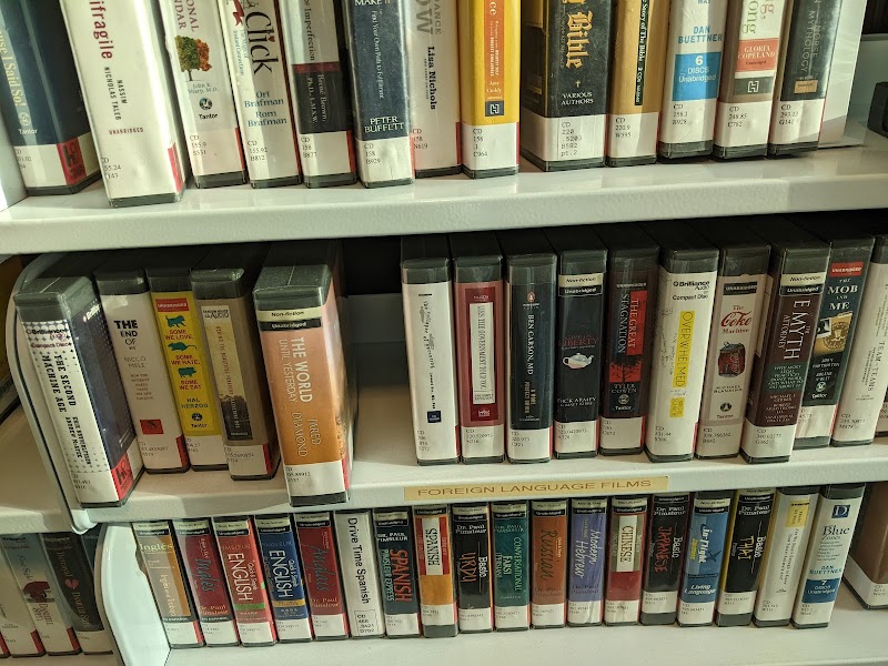 McGovern-Stella Link Neighborhood Library - Photo 4