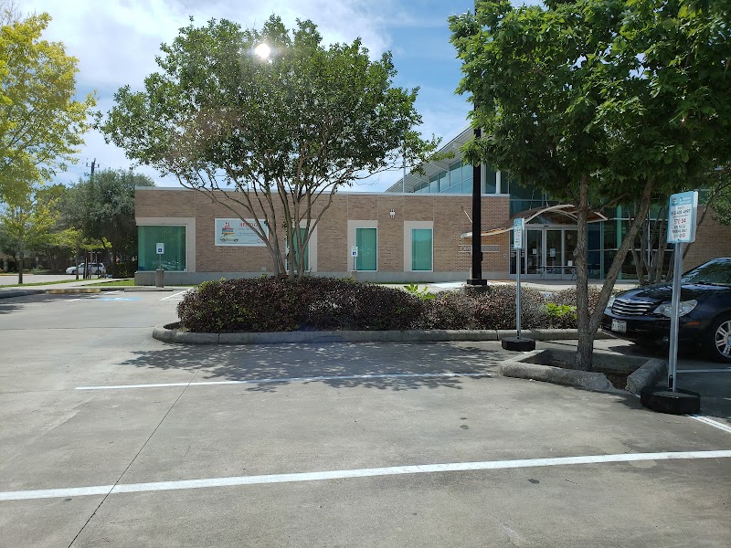 McGovern-Stella Link Neighborhood Library - Photo 5