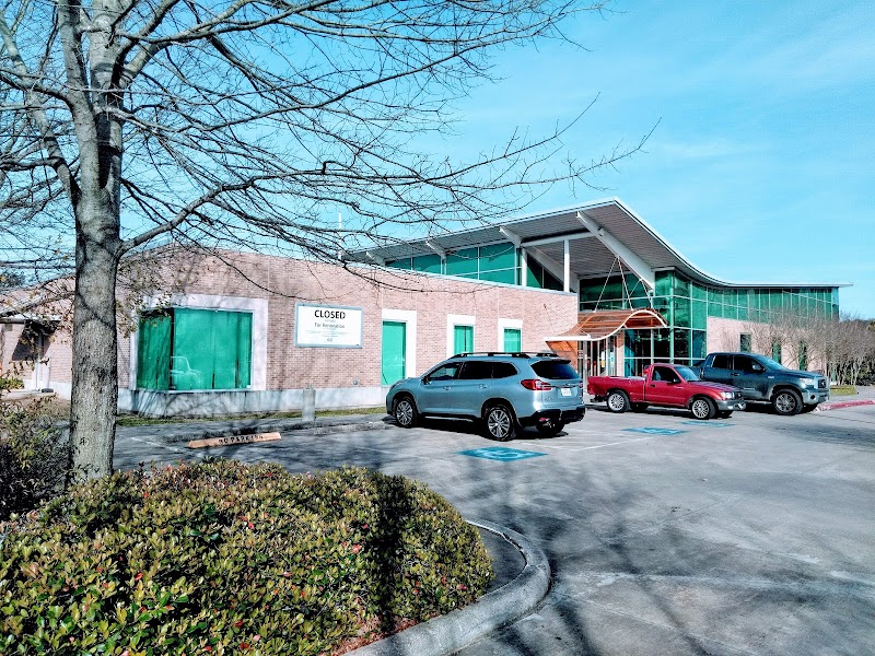 McGovern-Stella Link Neighborhood Library - Photo 9