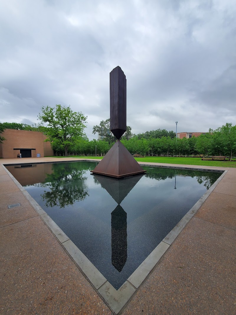 Menil Park - Photo 3