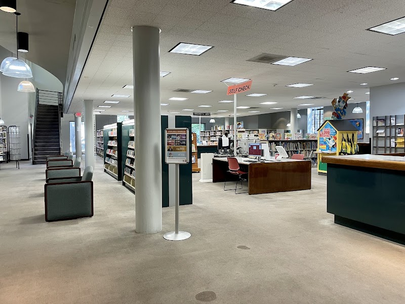 Montrose Library - Photo 5