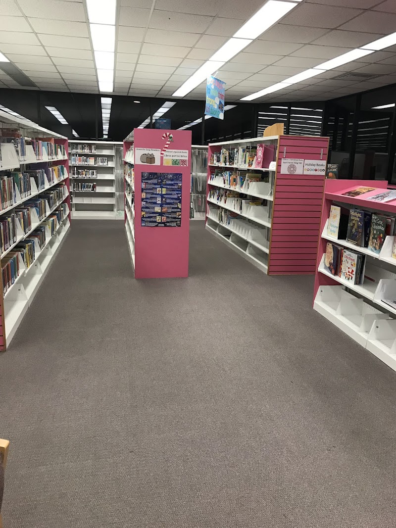 Parker Williams Library - Photo 4
