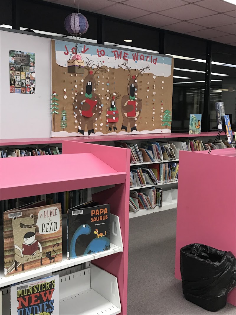 Parker Williams Library - Photo 5