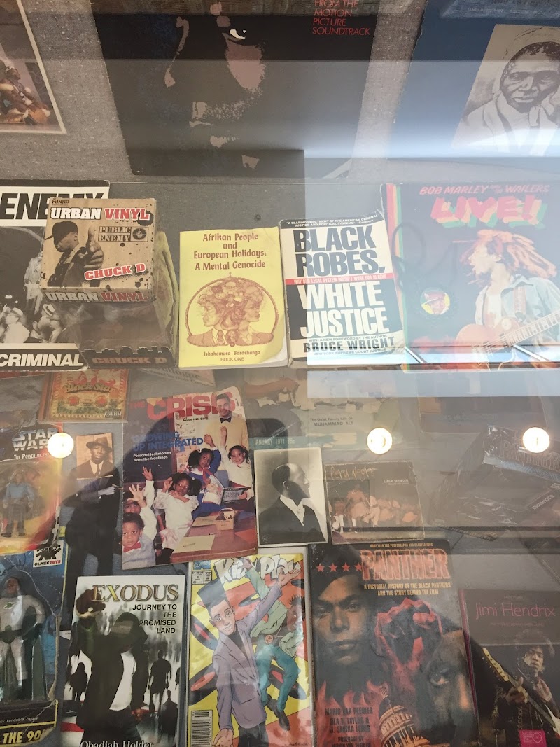 Paul Laurence Dunbar Lancaster-Kiest Branch Library - Photo 3