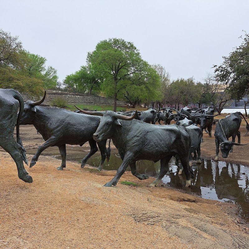 Pioneer Plaza - Photo 2