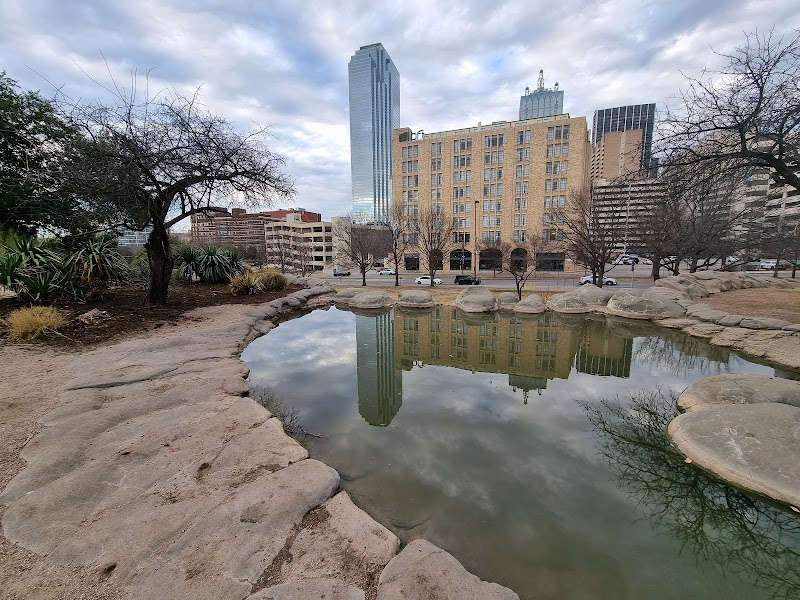 Pioneer Plaza - Photo 5