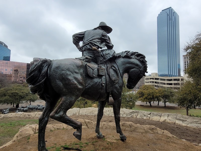 Pioneer Plaza - Photo 8