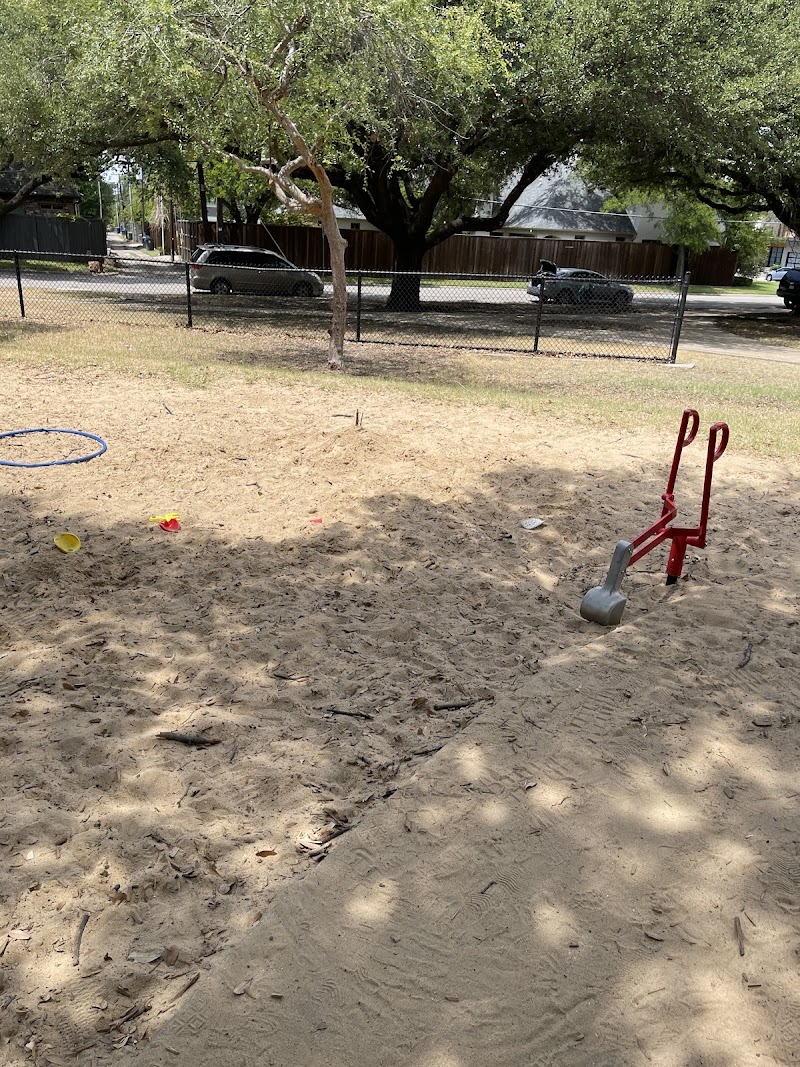 Preston Hollow Park - Photo 3